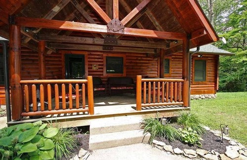 Rockbridge Cabin | 325 m² Cabin ∙ 8 bedrooms ∙ 20 guests