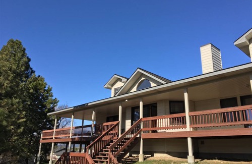 Cascade House | 325 m² House ∙ 4 bedrooms ∙ 20 guests