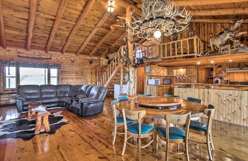 Belle Fourche House | 325 m² House ∙ 8 bedrooms ∙ 26 guests