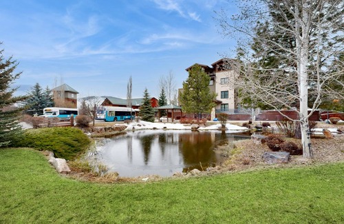 Elkhorn Village Apartment | 35 m² Studio flat ∙ 2 guests