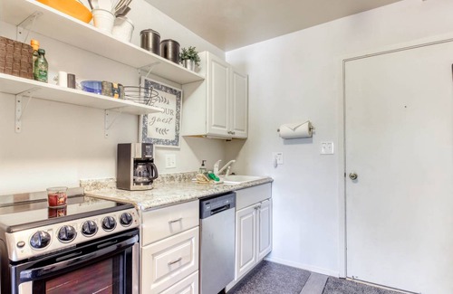 Elkhorn Village Apartment | 35 m² Studio flat ∙ 4 guests