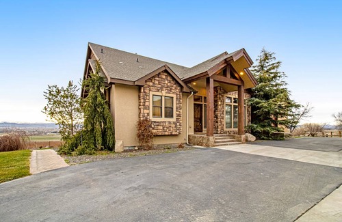 Canyon County House | 353 m² House ∙ 3 bedrooms ∙ 10 guests