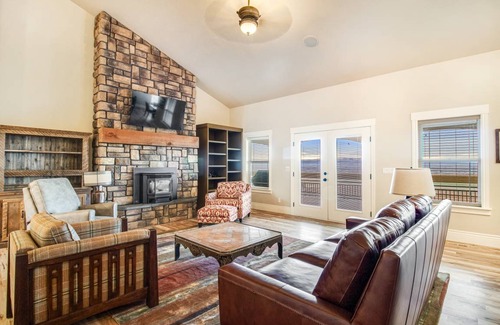 Canyon County House | 353 m² House ∙ 3 bedrooms ∙ 10 guests