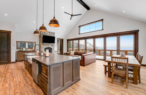 Somers House | 353 m² House ∙ 4 bedrooms ∙ 10 guests