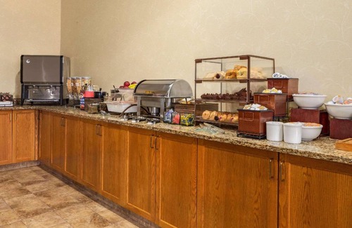 Cuyahoga Falls Hotel | 36 m² Hotel ∙ 127 guests