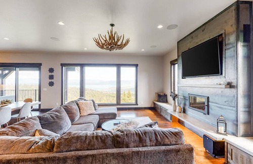 Lakeside House | 390 m² House ∙ 5 bedrooms ∙ 12 guests