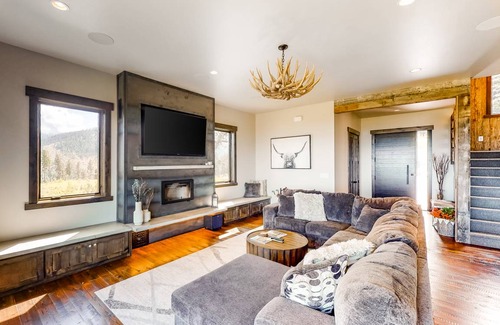 Lakeside House | 390 m² House ∙ 5 bedrooms ∙ 12 guests
