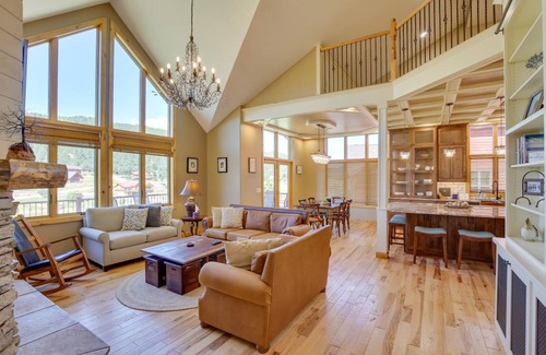 Sturgis House | 399 m² House ∙ 5 bedrooms ∙ 16 guests