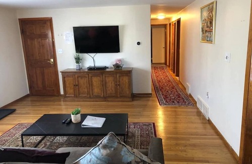 Waltham Apartment | 3bd/1ba apartment with parking 7362