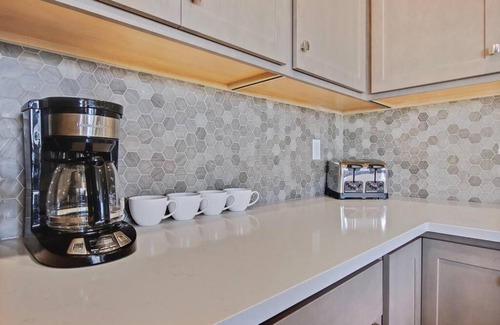 Meridian House | 4 Bedroom Home with Full Office Space and Hot tub!