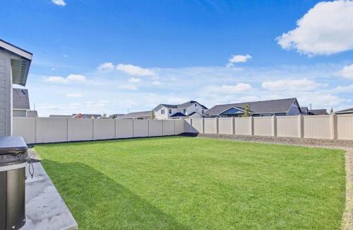 Meridian House | 4 Bedroom Home with Full Office Space and Hot tub!
