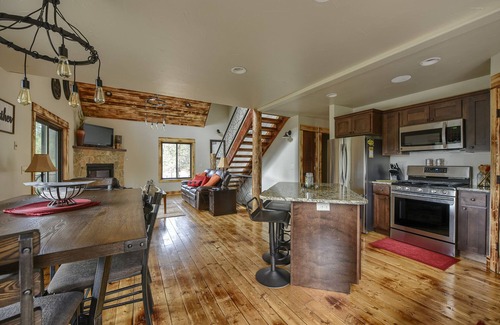 Deadwood Cabin | 4 BR Rustic home with Log Accents and fire pit on very convenient location