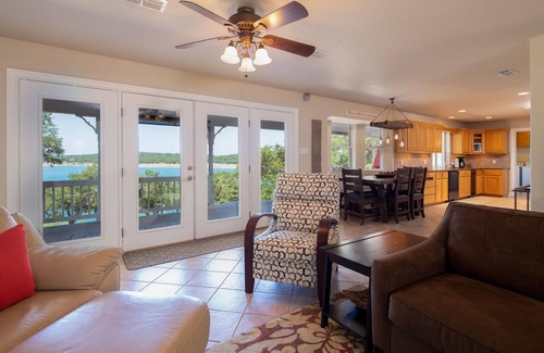 Canyon Lake House | 400 feet of private lake front, home and cottage on 3.4 acres, sleeps 16!