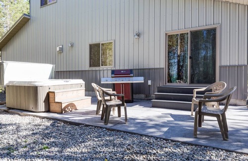 Island Park Cabin | 400 m² Cabin ∙ 8 bedrooms ∙ 18 guests