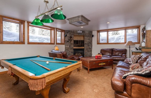 Big Sky House | 401 m² House ∙ 6 bedrooms ∙ 12 guests