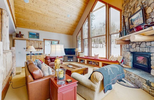 Big Sky House | 401 m² House ∙ 6 bedrooms ∙ 12 guests