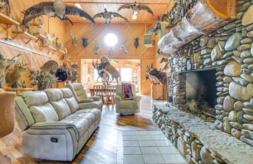 Salmon House | 406 m² House ∙ 3 bedrooms ∙ 6 guests