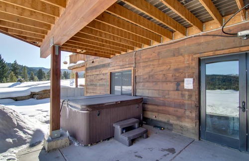 Big Sky House | 418 m² House ∙ 4 bedrooms ∙ 6 guests