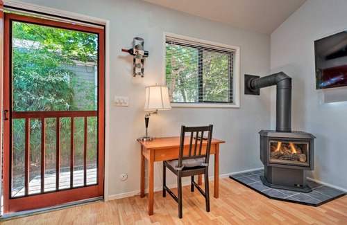 Siskiyou-Hargadine Historic District Cottage | 42 m² Cabin ∙ 2 guests