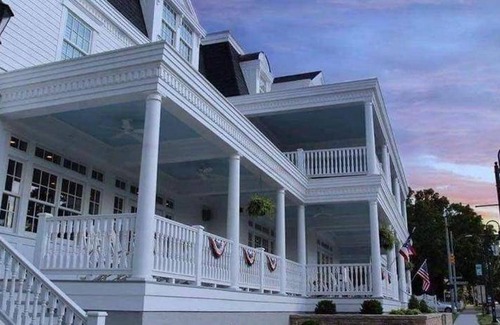 Yellow Springs Hotel | 42 m² Hotel ∙ 10 guests