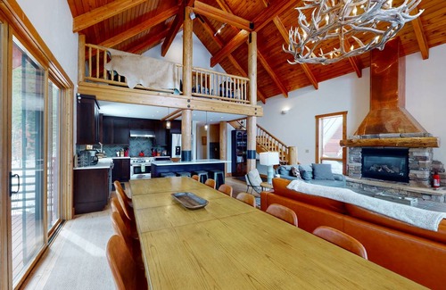 Big Sky Ski Chalet | 425 m² Chalet ∙ 5 bedrooms ∙ 20 guests