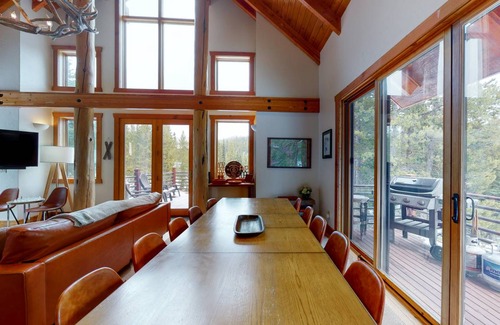 Big Sky Ski Chalet | 425 m² Chalet ∙ 5 bedrooms ∙ 20 guests