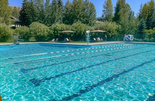 Elkhorn Village Condo | 43 m² Condo ∙ 1 bedroom ∙ 3 guests