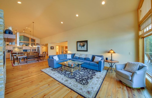 Sandpoint House | 441 m² House ∙ 5 bedrooms ∙ 18 guests