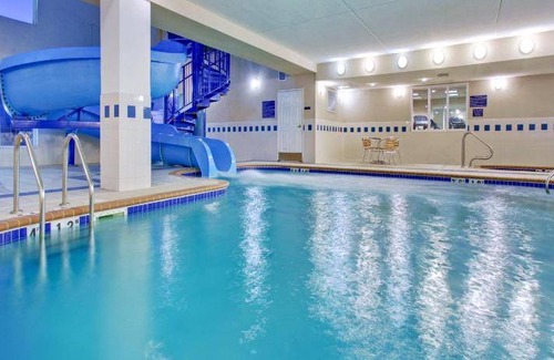 Dickinson Hotel | 45 m² Hotel ∙ 2 bedrooms ∙ 127 guests
