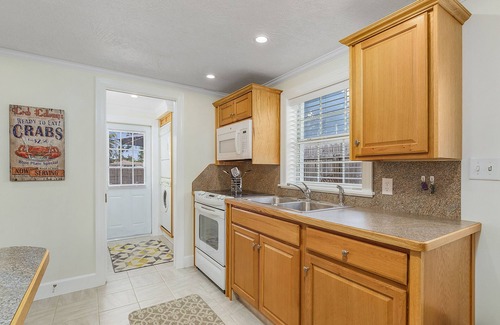 Naples Park House | 5 min to Beaches, Available March 2026 21 nt min. Beach Pass Incl!nnn