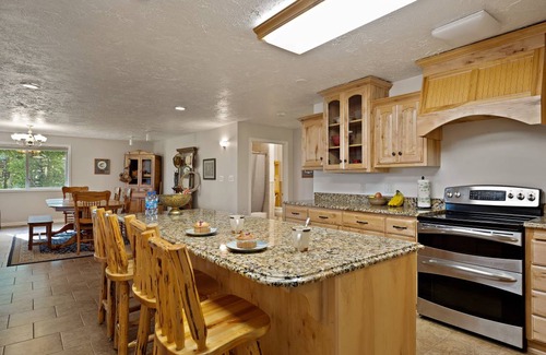 Island Park Cabin | 514 m² Cabin ∙ 6 bedrooms ∙ 15 guests