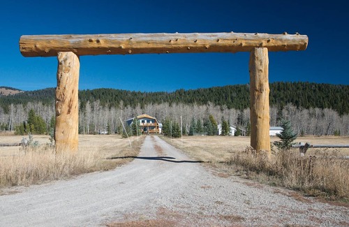 Island Park Cabin | 514 m² Cabin ∙ 6 bedrooms ∙ 15 guests