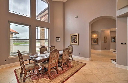 Iowa Colony House | 588 m² House ∙ 8 bedrooms ∙ 19 guests
