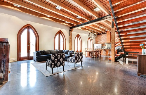 Central Business District House | 5BR/7Bed Urban Oasis - Walk Everywhere!