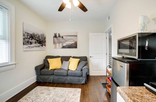 Shadyside House | 60 m² House ∙ 2 bedrooms ∙ 6 guests