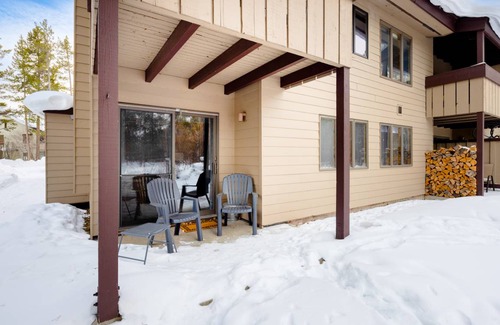 Moose Wilson Road Condo | 68 m² Condo ∙ 1 bedroom ∙ 4 guests