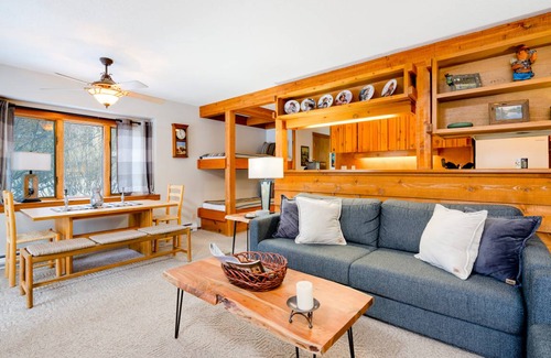 Moose Wilson Road Condo | 68 m² Condo ∙ 1 bedroom ∙ 4 guests