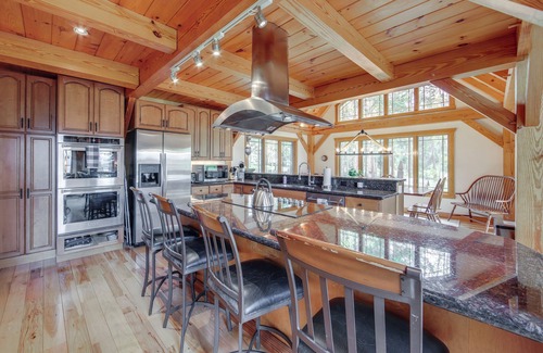 Grand Lake Cabin | 7 Mi to Rocky Mtn Nat'l Park: Grand Lake Home!