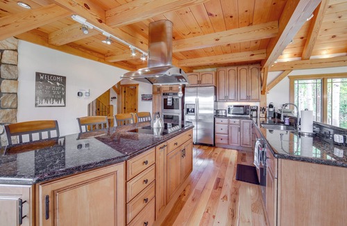 Grand Lake Cabin | 7 Mi to Rocky Mtn Nat'l Park: Grand Lake Home!