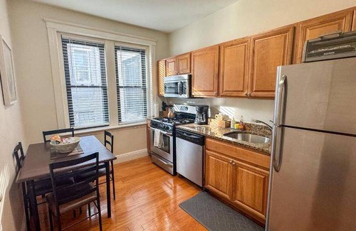 Commonwealth Apartment | 71 m² Apartment ∙ 2 bedrooms ∙ 6 guests