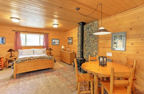 Winthrop Cottage | 74 m² Cabin ∙ 2 guests