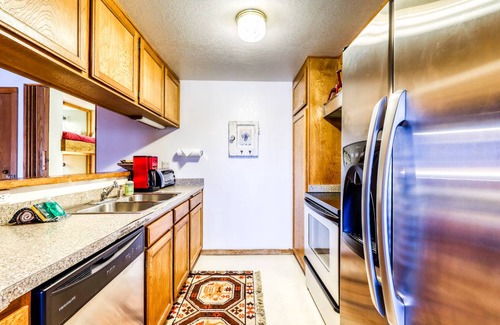 Elkhorn Village Condo | 75 m² Condo ∙ 1 bedroom ∙ 6 guests