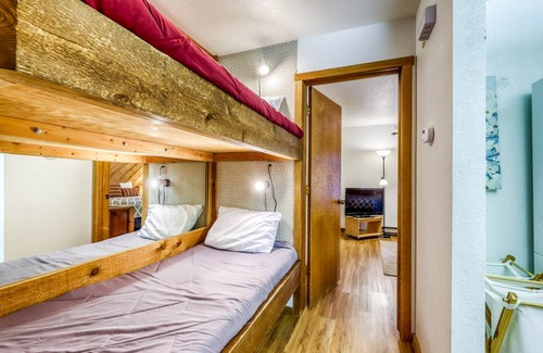 Elkhorn Village Condo | 75 m² Condo ∙ 1 bedroom ∙ 6 guests