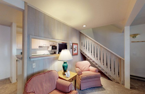 Warm Springs Condo | 75 m² Condo ∙ 2 bedrooms ∙ 4 guests