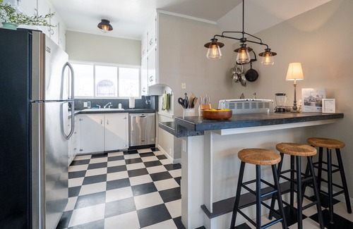 Livingston House | 7th Street Bungalow · Cozy And Updated Bungalow
