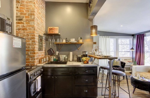 Central Midtown Apartment | #8 · Historic but Modern with Relaxing Natural Light
