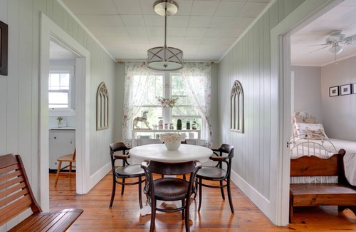 North Chattanooga Cottage | 83 m² Cabin ∙ 2 bedrooms ∙ 5 guests