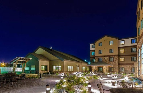 Grand Forks Hotel | 83 m² Hotel ∙ 2 bedrooms ∙ 127 guests