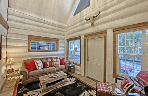 Whitefish Cabin | 84 m² Cabin ∙ 2 bedrooms ∙ 6 guests