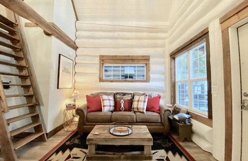 Whitefish Cabin | 84 m² Cabin ∙ 2 bedrooms ∙ 6 guests
